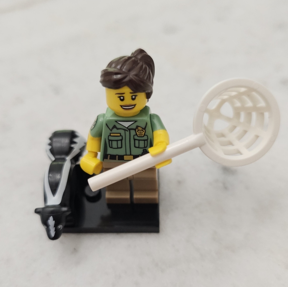 LEGO SERIES 15 ANIMAL CONTROL MINIFIG Skunk Catcher